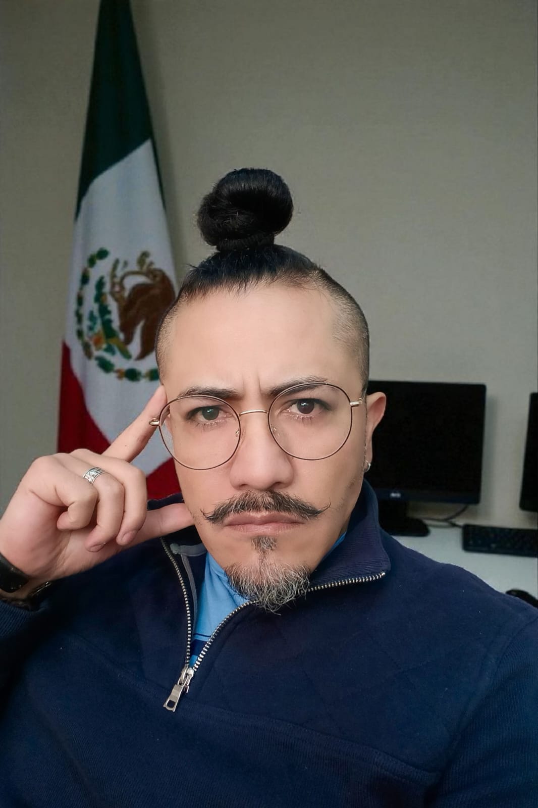 Eduardo Désciga, retrato del artista